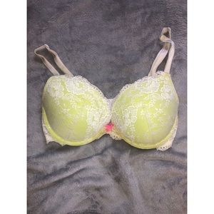 Victoria’s Secret 34D bra